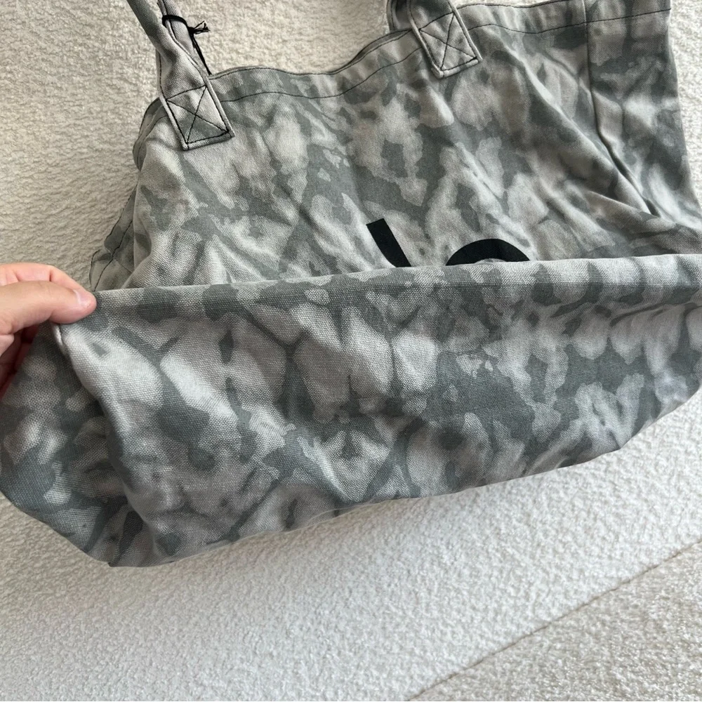 Alo‎ Yoga NWT Gray Tie Dye Shopper Tote Canvas Oversized Bag One Size